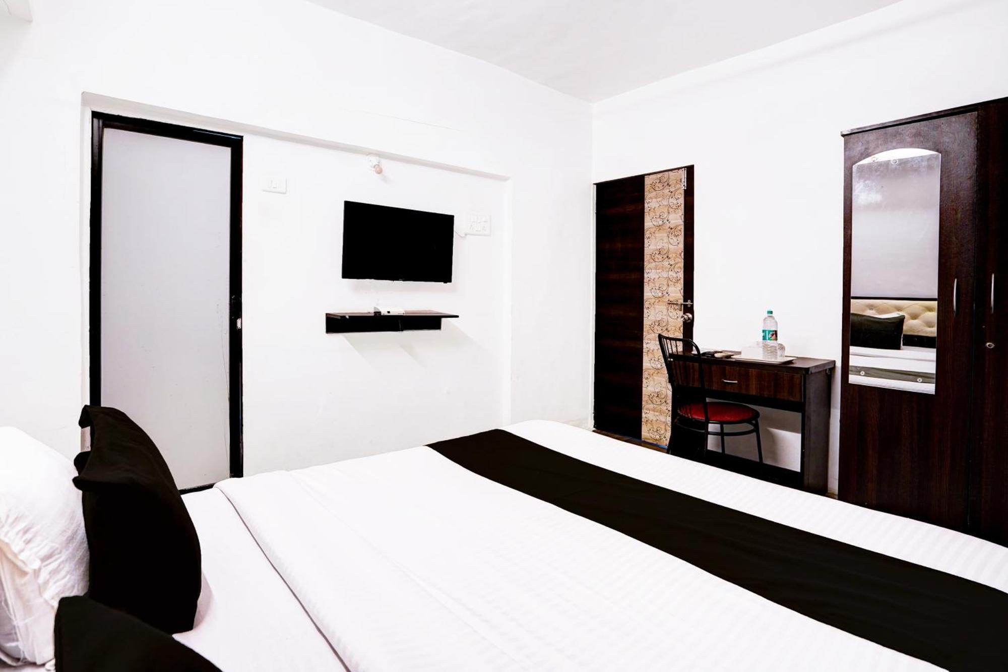 Super Hotel O Deluxe United Corporate Home Нави Мумбай Екстериор снимка